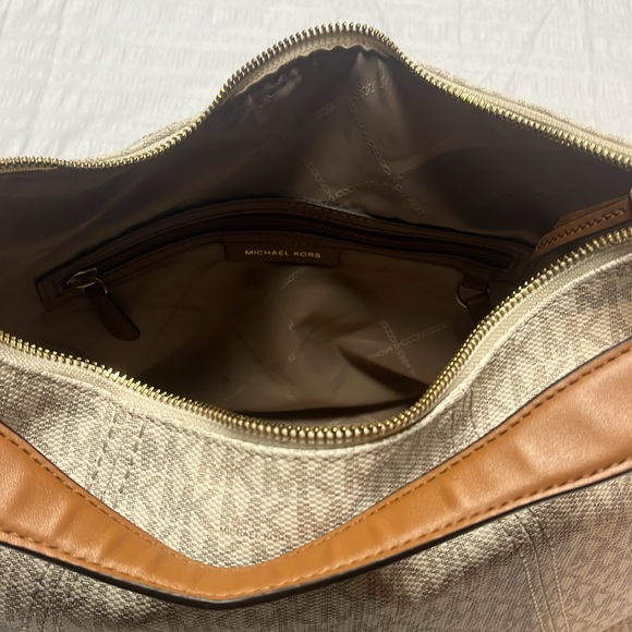 Michaell Kors signature shoulder bag- cream background with gray-ish MK’s. - Picture 6 of 16